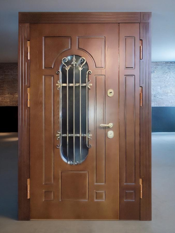 Полуторная дверь с фигурным стеклом