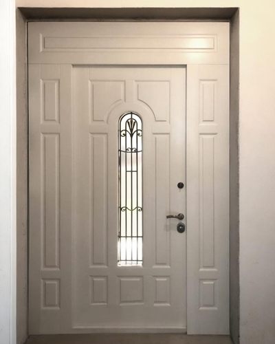 Внутренняя сторона парадной двери Внутренняя сторона парадной двери