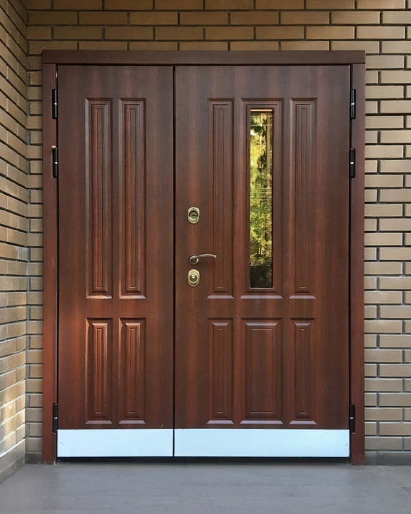 С узким окном и отбойниками