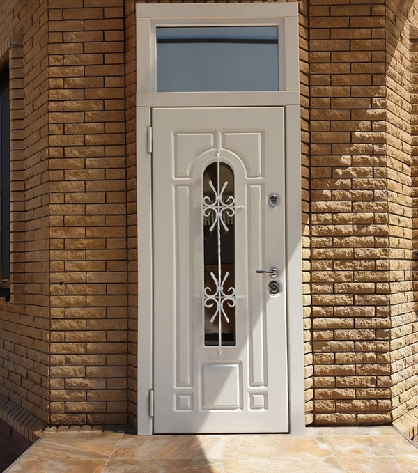 Белая с фрамугой