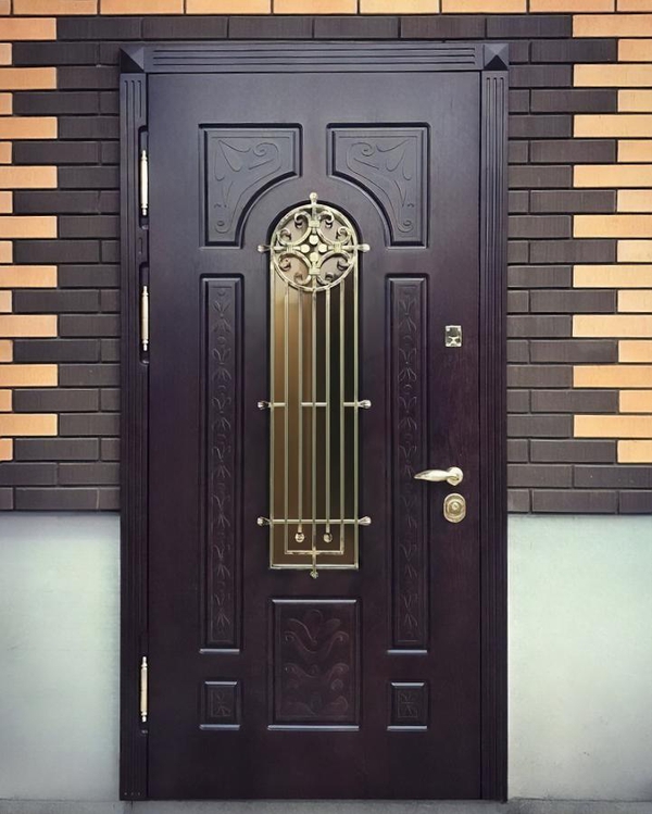 Уличная входная дверь