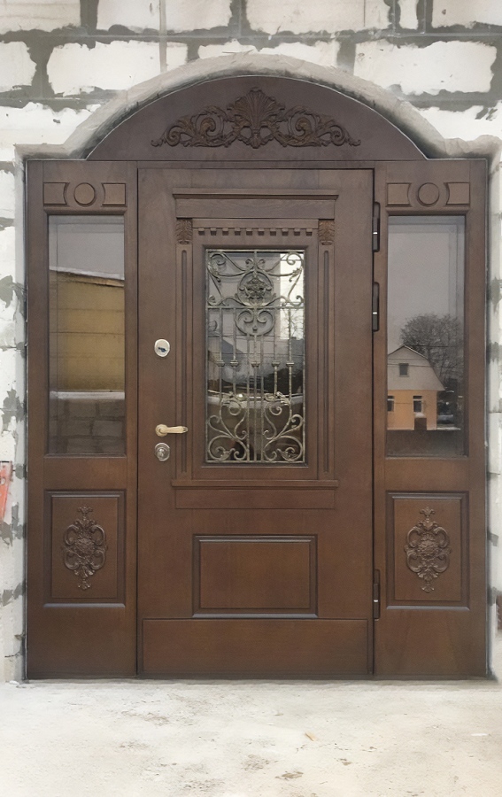 Уличная дверь с ковкой