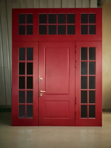 Красная с остеклением Красная с остеклением