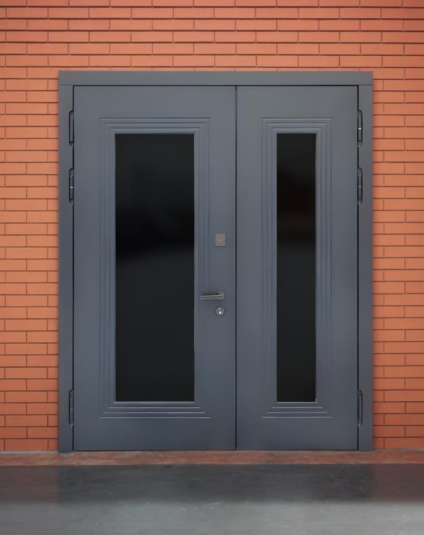 Дверь с остеклением