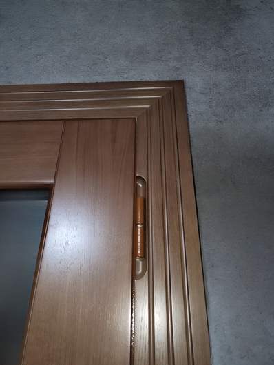 Петля и наличник