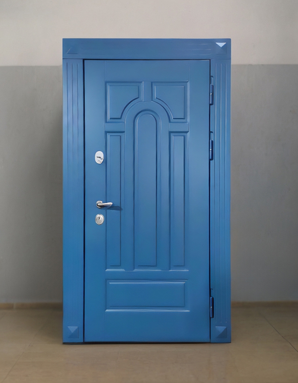 Синяя дверь с отделкой МДФ окрас по RAL